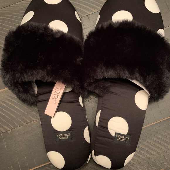 NWT Victoria’s Secret slippers - Picture 4 of 6